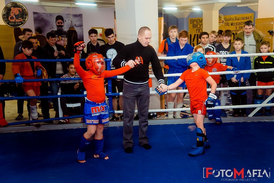 Клуб combat. Бой клуб. Клубный бой. Датсиев клуб бой. Борьба смешанная Бузулук.